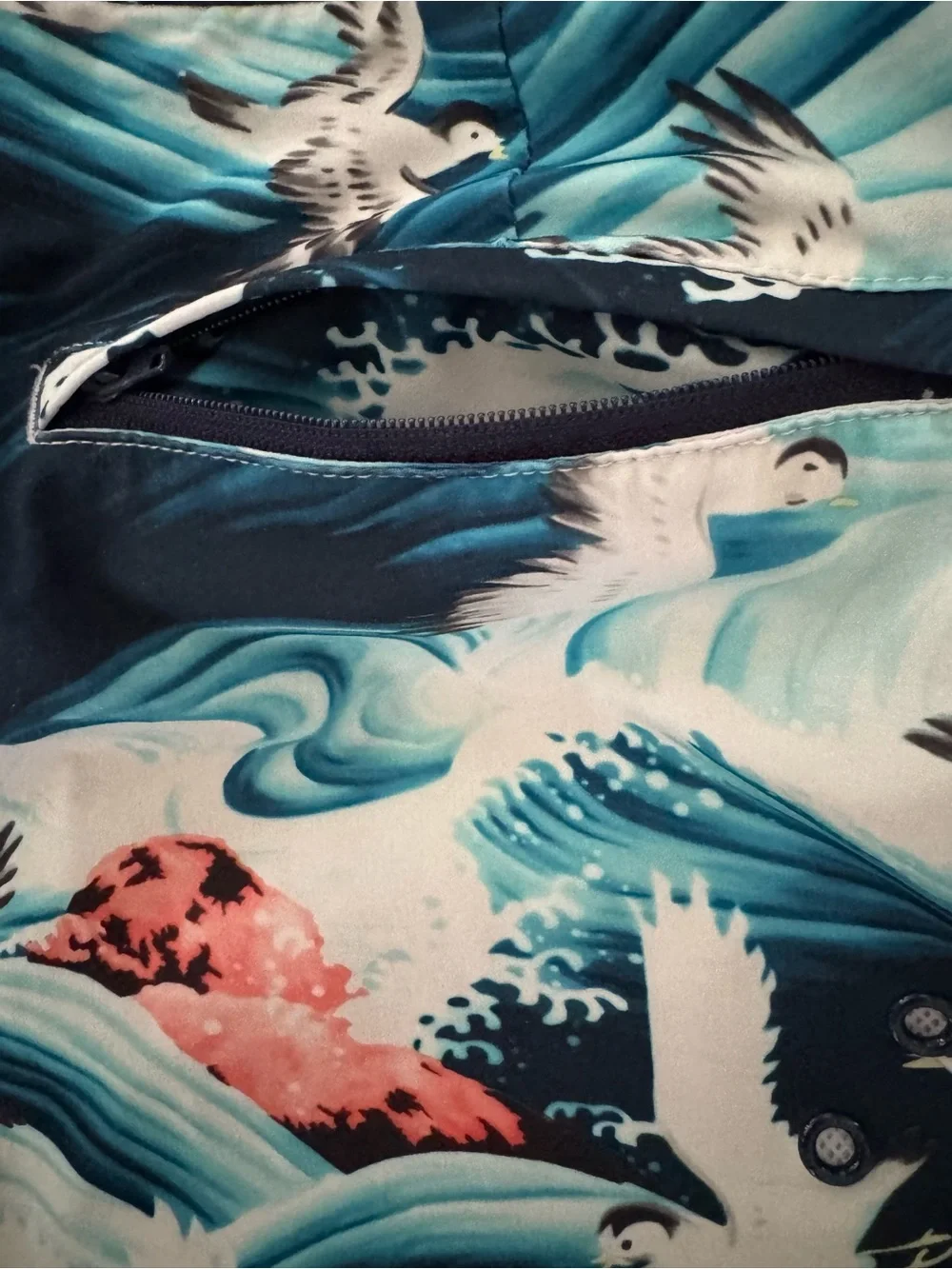 American Eagle men’s Small board shorts swim trunks surf waves white bird print